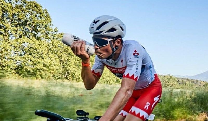 El triatleta gallego lleva varios meses probando los productos de la firma.