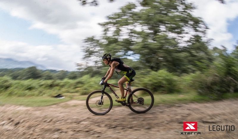 La triatleta rescatada en helicóptero en el XTERRA Legutio ya está en casa