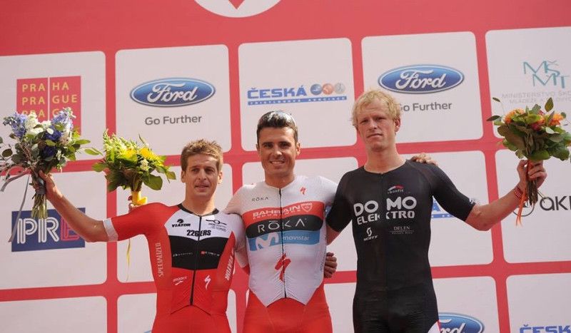 Javier Gómez Noya, Pablo Dapena y el belga Pieter Heemeryck, en el podio del Challenge de Praga 2018.