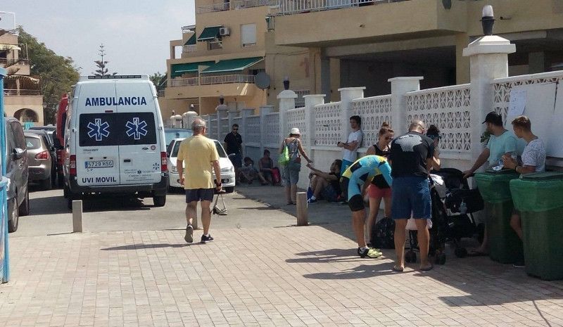 Las medusas pican a un centenar de participantes del Triatlón de Salobreña