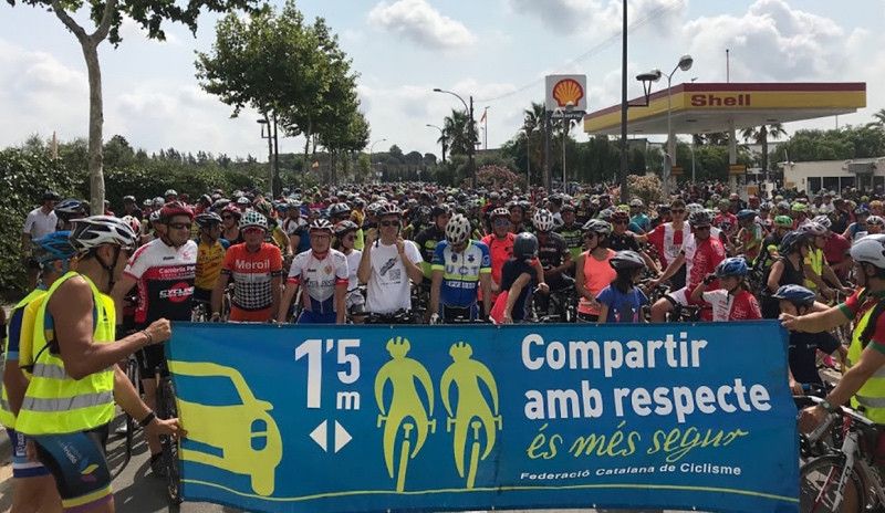 2.500 ciclistas unidos en Riudoms #PorUnaLeyJusta