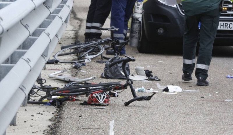 El conductor que atropelló a dos ciclistas en Zestoa se entregó a la Ertzaintza