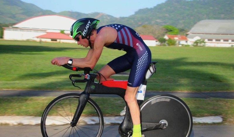 Muere el triatleta de 23 años Alistair Eeckman tras chocar con un autobús