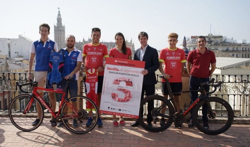 Más de un millar de participantes en el VI Triatlón Puerto de Sevilla