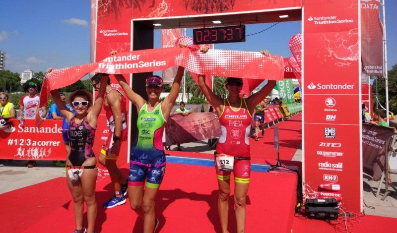 Merchán y Maruny se coronan en el Triatlón Puerto de Sevilla