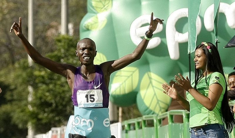 Atropellan al keniano Kiprono cuando participaba en el medio Maratón de Medellín
