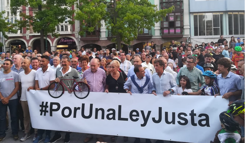 Torrelavega se vuelca ‘por una ley más justa’ contra los atropellos de ciclistas 