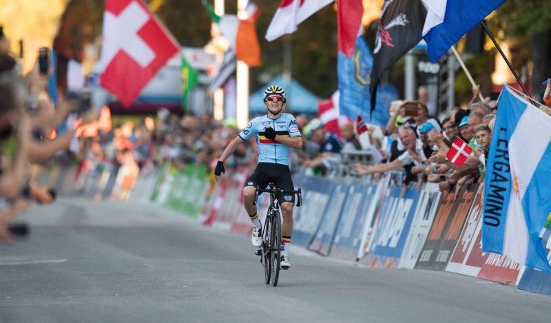 Otro doblete histórico del exfutbolista belga en los Mundiales júnior de Ciclismo