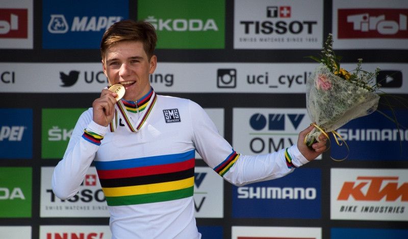 Un exfutbolista que lleva apenas dos años en el ciclismo arrasa en el Mundial CRI Junior