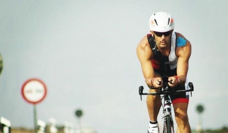 Un triatleta tinerfeño hace historia al ganar el primer Ultraman ‘non-stop’ del mundo