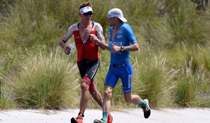 (VÍDEO) El 'gesto de campeón' de Patrick Lange con Cameron Wurf