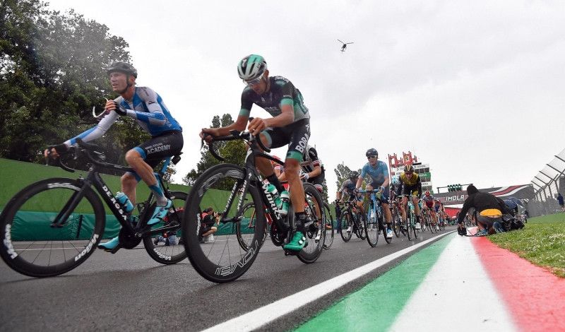 (VÍDEO) El Giro más italiano, con dedicatorias ilustres y subidas de leyenda