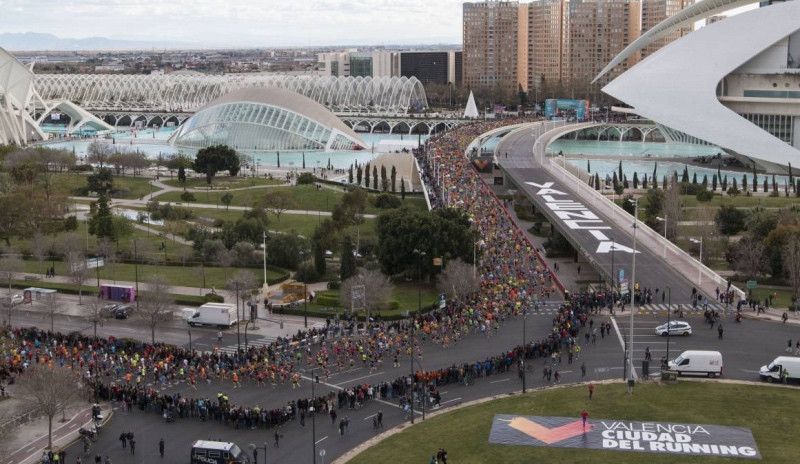 40 corredores descalificados del Medio Maratón de Valencia por ceder su dorsal