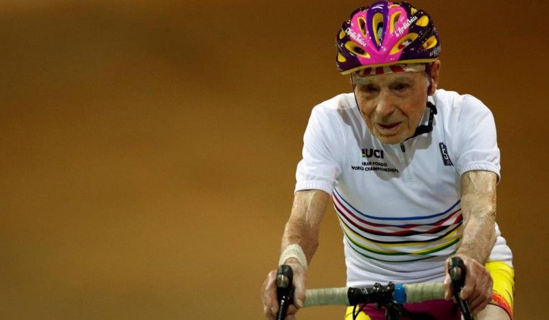 Robert Marchand celebra sus 107 años sobre la bici