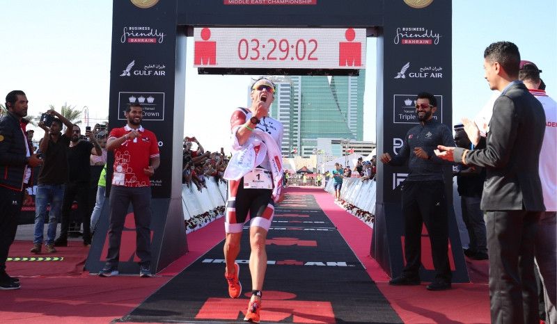 Blummenfelt arrasa en el Ironman 70.3 de Bahrain con récord del mundo 