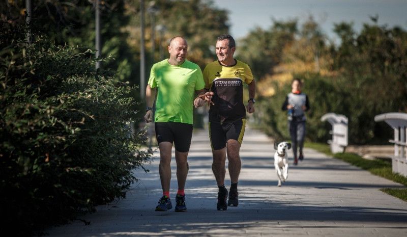 El reto de correr un maratón sin ver y que la ceguera y la vida no truncaron