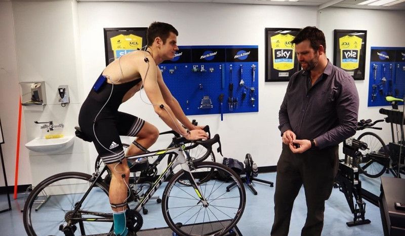 (VÍDEO) Jonathan Brownlee, en busca de la posición perfecta en bici
