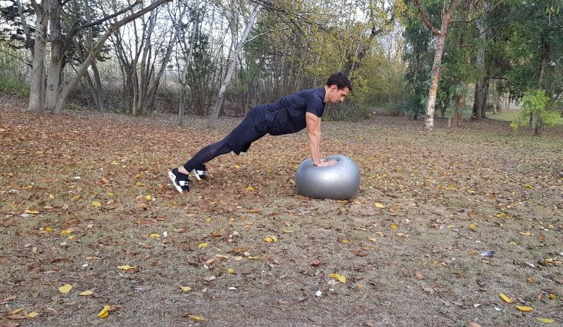 (VÍDEO) Trabajo de fuerza con fitball: glúteo y cadera