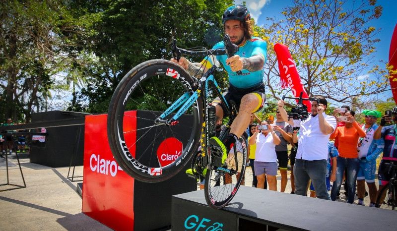 (VÍDEO) Así entrena Vittorio Brumotti, el funambulista del ciclismo