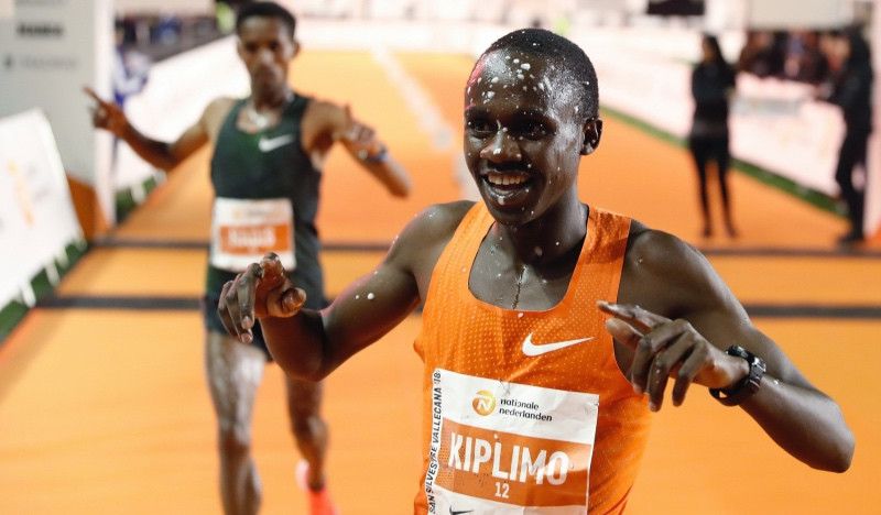 Kiplimo y Kosgei revientan los récords de Vallecas