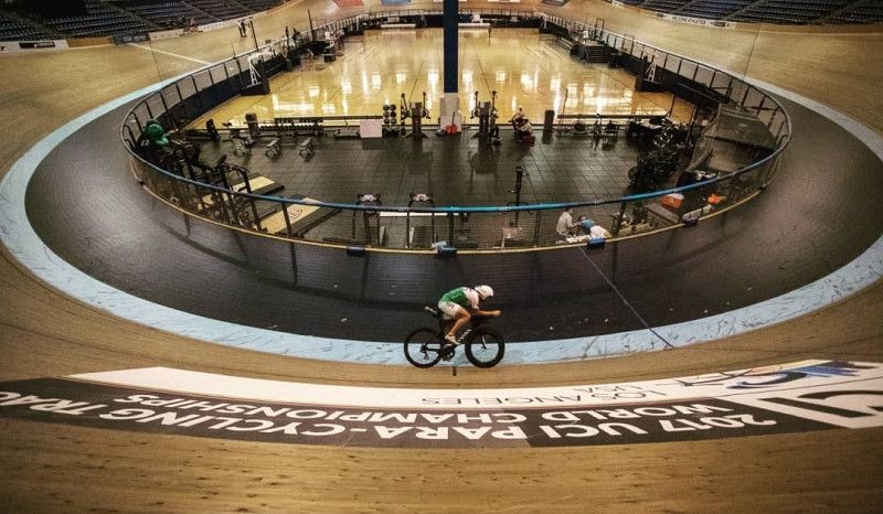 (VÍDEO) Lionel Sanders, en busca de la posición perfecta en el velódromo