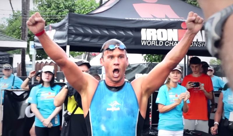 (VÍDEO) Así se fraguó el histórico récord de Sibbersen en la natación de Kona