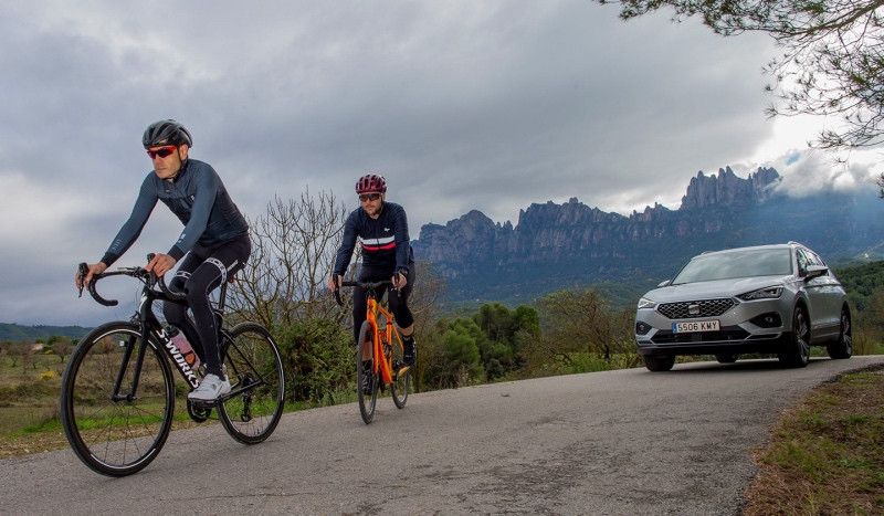 (VÍDEO) El coche que protege a los ciclistas