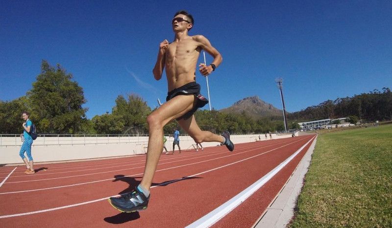 El entrenamiento de Alex Yee para correr en 14’41” y ganar en Ciudad del Cabo