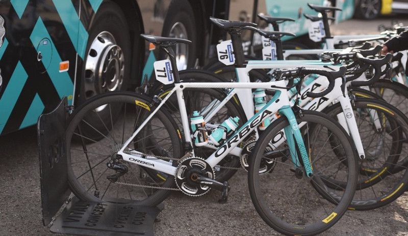 Roban doce bicicletas al Vital Concept en la Vuelta a Andalucía
