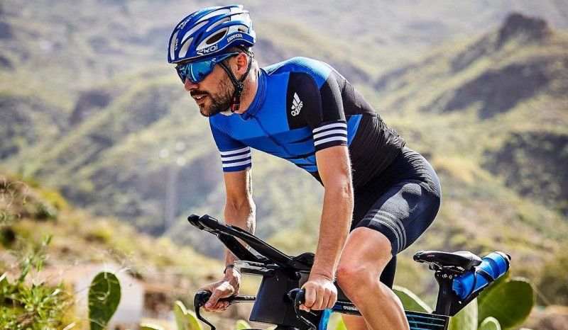 Patrick Lange reconoce el circuito de bici del Mundial Ironman 70.3 de Niza