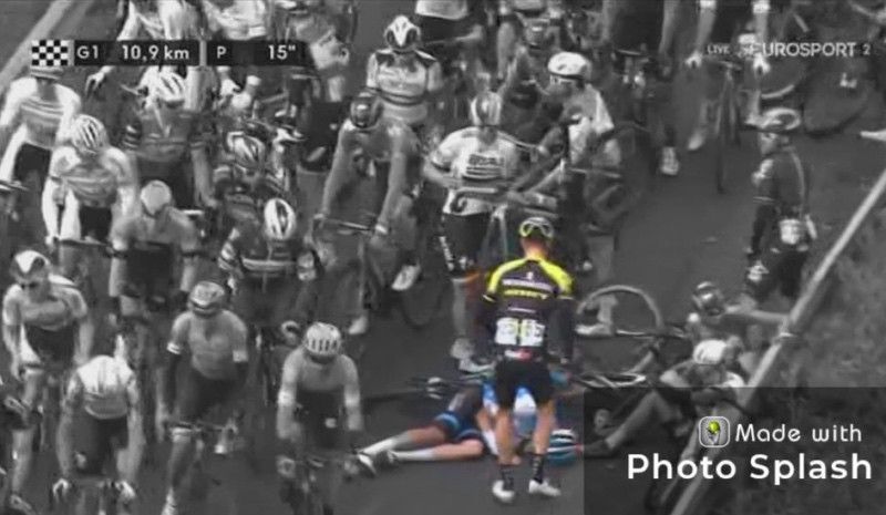 (VÍDEO) El ejemplar gesto de Hepburn en plena montonera tras una caída