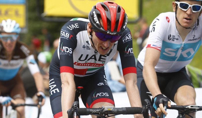 Un aficionado le roba el Garmin a Dan Martin tras la caída de la última etapa de la Volta