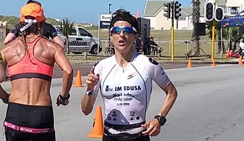 Gurutze Frades se consagra en el Ironman de Sudáfrica: 2ª y billete para Kona 2019