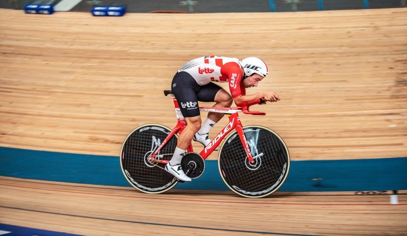 Victor Campenaerts establece un nuevo récord de la hora