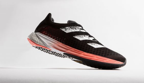 'Tocando la fibra': la locura por las zapatillas de carbono llega al triatlón. 'Tocando la fibra': la locura por las zapatillas de carbono llega al triatlón.