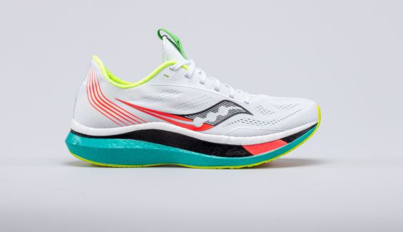 'Tocando la fibra': la locura por las zapatillas de carbono llega al triatlón. 'Tocando la fibra': la locura por las zapatillas de carbono llega al triatlón.