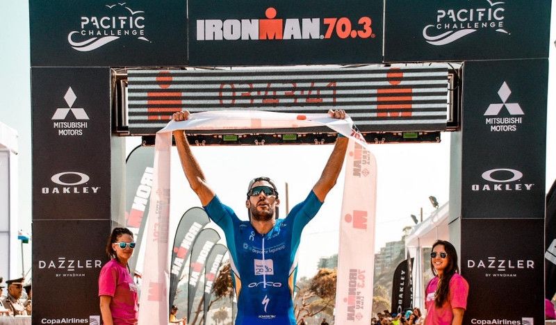 Vicente Hernández gana el Ironman 70.3 de Perú
