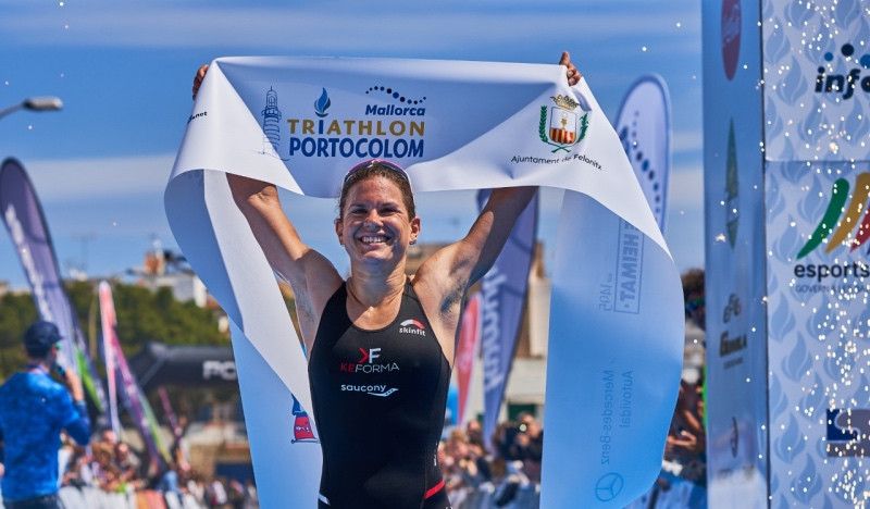 (VÍDEO) La suiza Bilham y el italiano Passuello, vencedores del Triathlon de Portocolom 