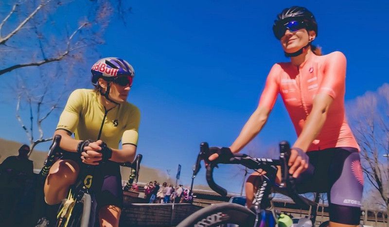 (VÍDEO) Así es la dura jornada de entrenos de Sebastian Kienle y Laura Philipp en Girona 