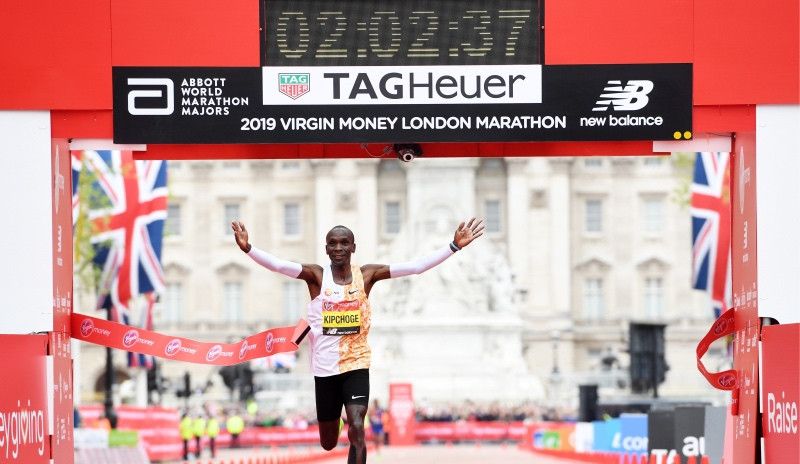 Kipchoge reina en el mejor maratón de la historia