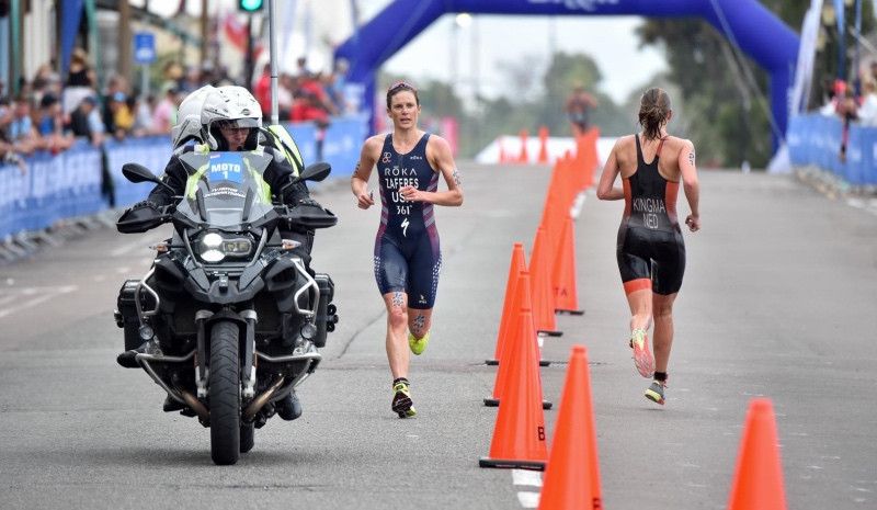 VÍDEO-RESUMEN de las Series Mundiales de Triatlón de Bermudas (élite femenina)