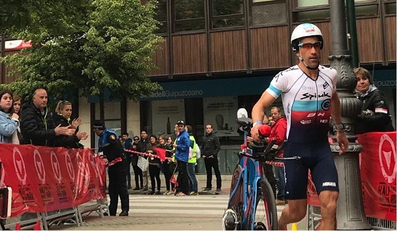 Eneko Llanos se impone en el Half Triathlon Pamplona