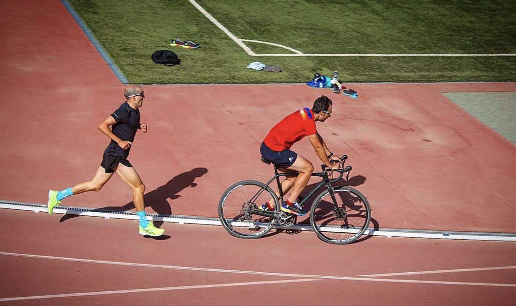 "Un miércoles cualquiera" de Fernando Alarza: 30 minutos de carrera a 3'05"/km... tras nadar y bici.Aun