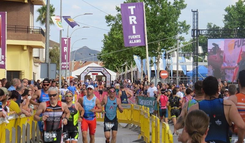 El Triatlón Fuente Álamo "corrige el error cometido" en el reparto de premios entre mujeres y hombres