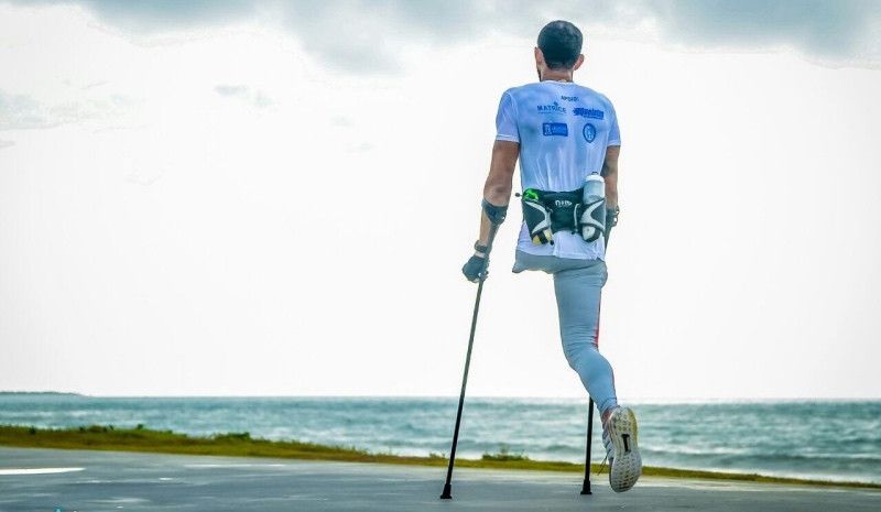 Otra hazaña de Fabio Rigueira: acaba el Ironman de Brasil con muletas