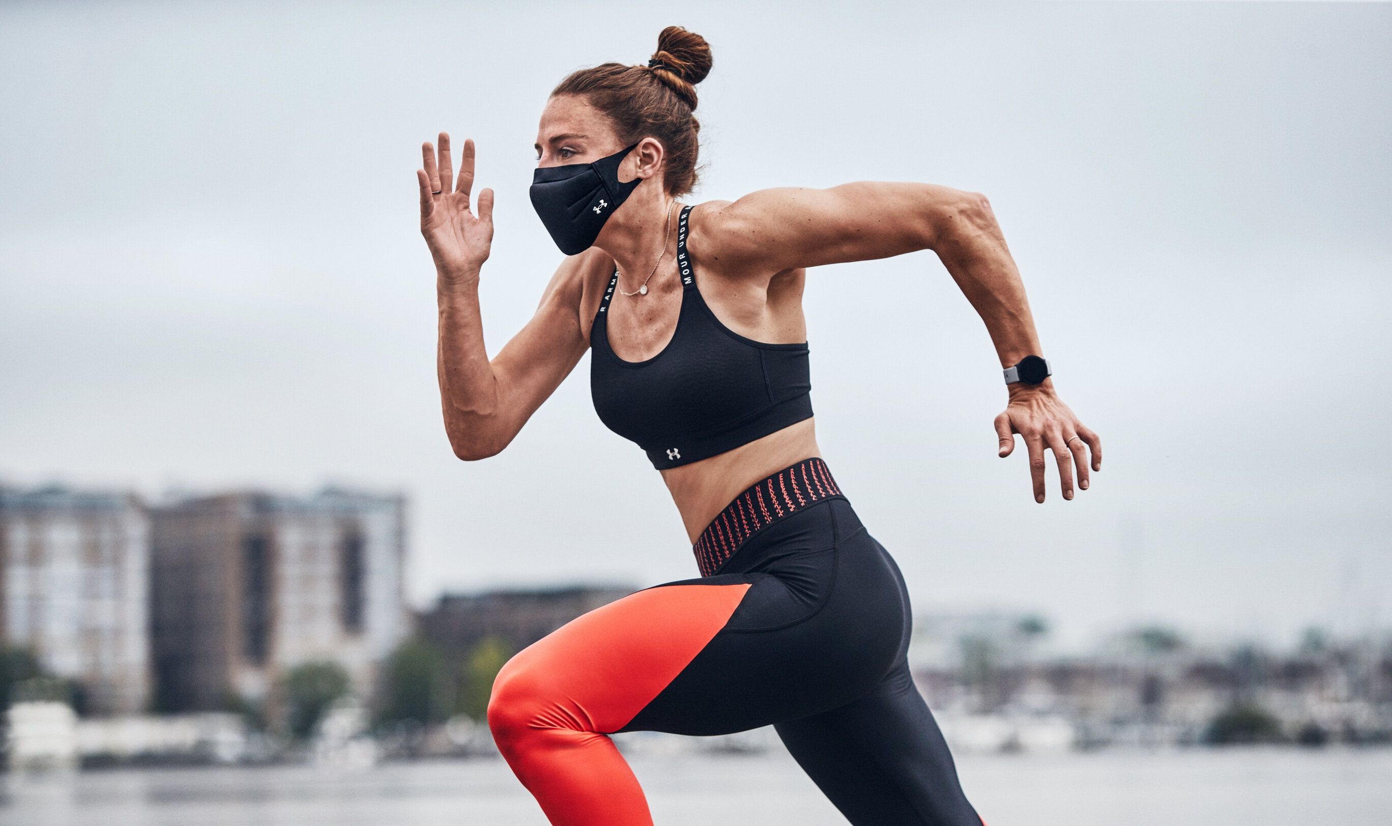 Así es la mascarilla de rendimiento de Under Armour.
