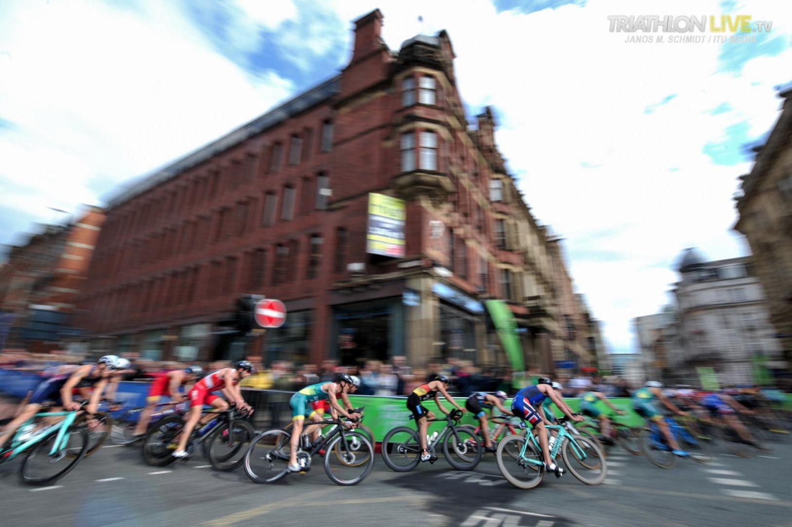 (GALERÍA) Las mejores imágenes de la prueba de Leeds de las WTS 2019