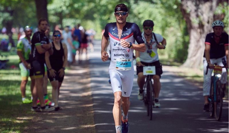 (VÍDEO) Así fue la 'accidentada' victoria de Jan Frodeno en el Ironman de Frankfurt