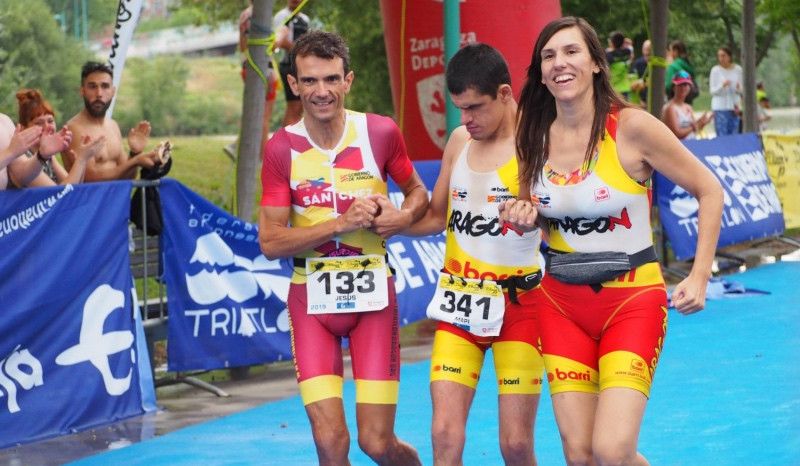 La proeza de Jorge España, primer sordociego del mundo en acabar un triatlón