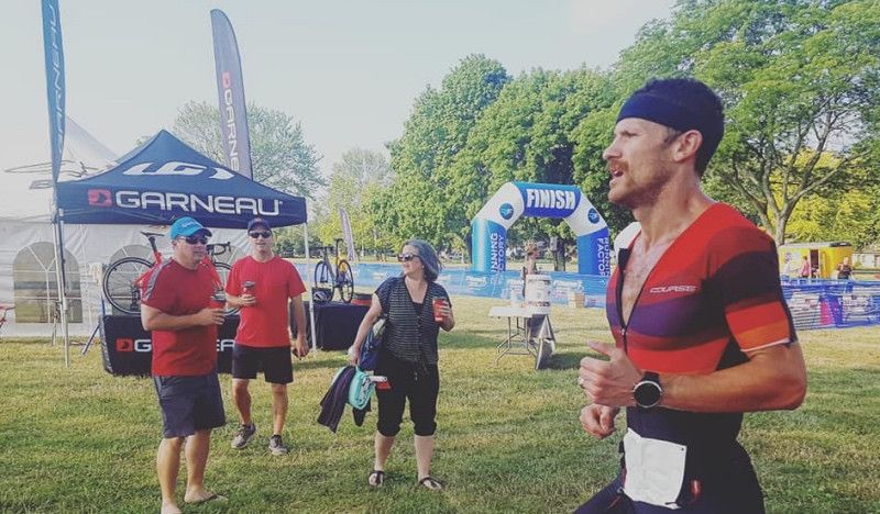 Sanders está de vuelta: gana un triatlón a una semana de jugarse su billete a Kona